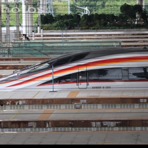 锐龙智行停靠在广州南站