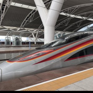 CR400AF-AZ-2314停靠广州南站